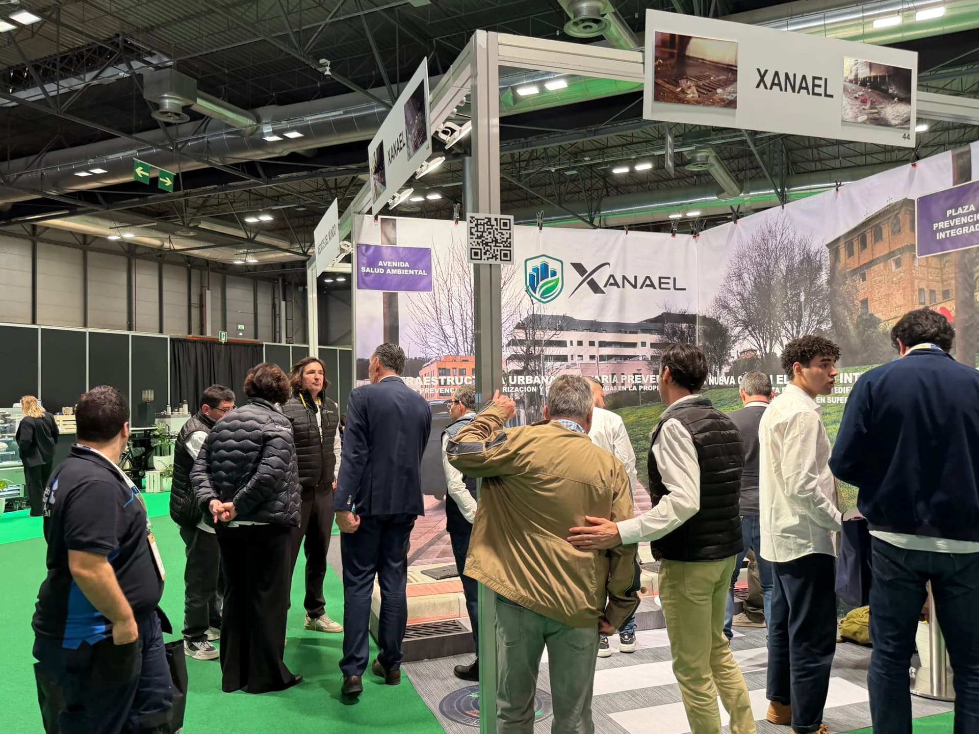 Visitantes del sector descubriendo XANAEL en EXPOCIDA 2026