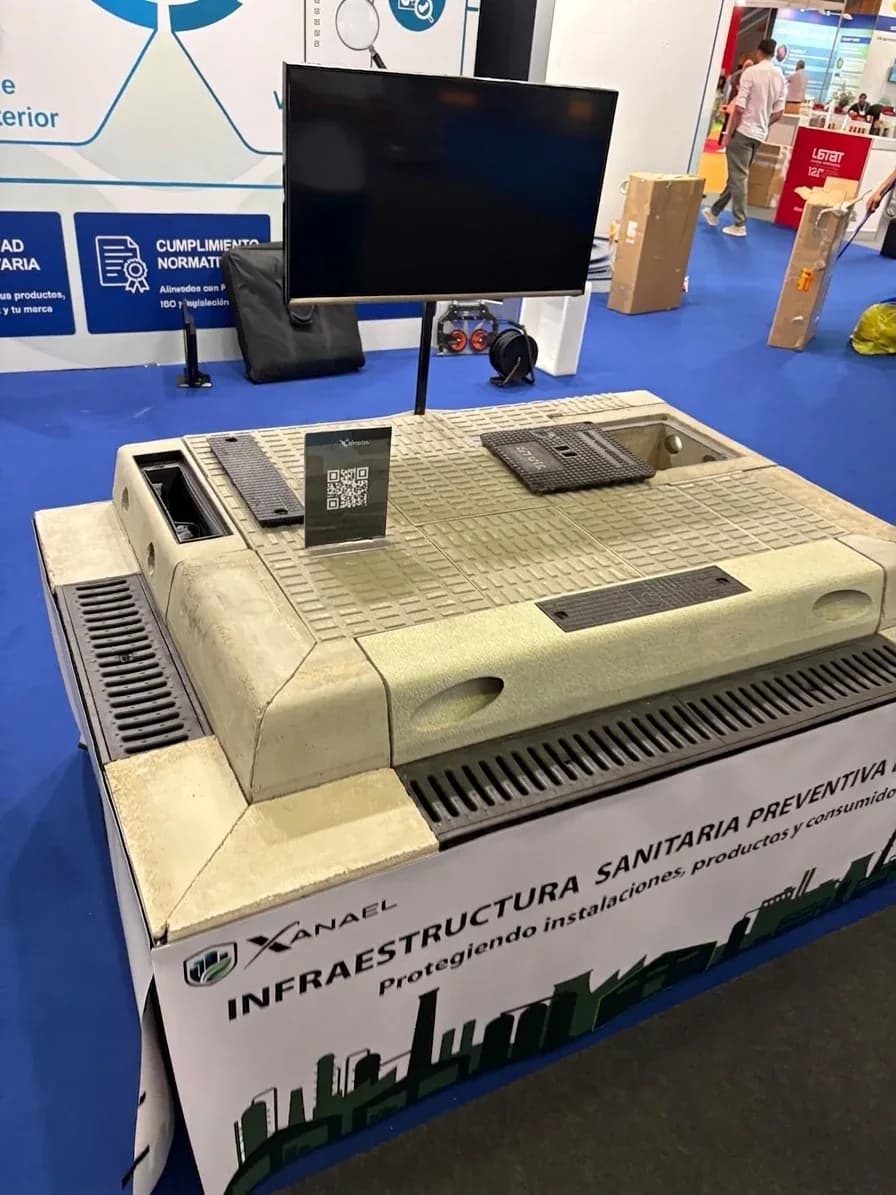 El equipo XANAEL presentando el sistema a profesionales de la industria alimentaria
