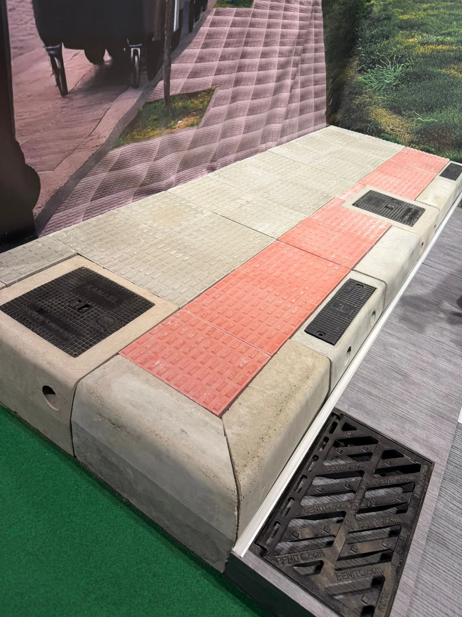 Prototipo del bordillo XANAEL en stand
