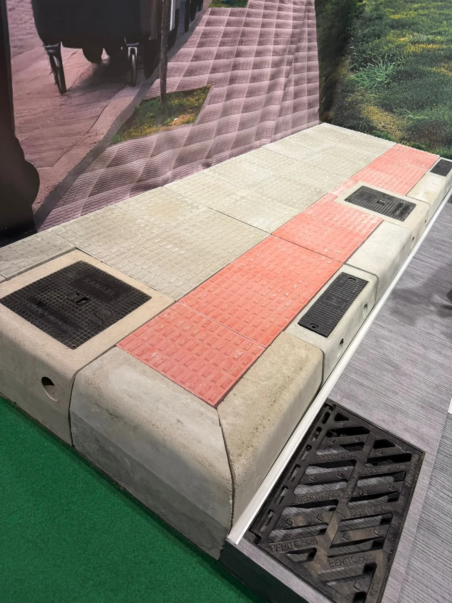 Prototipo del bordillo XANAEL en stand